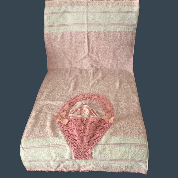 Crochet Towel W/Lace & Bow Accents MCM Pink & White - Picture 1 of 4